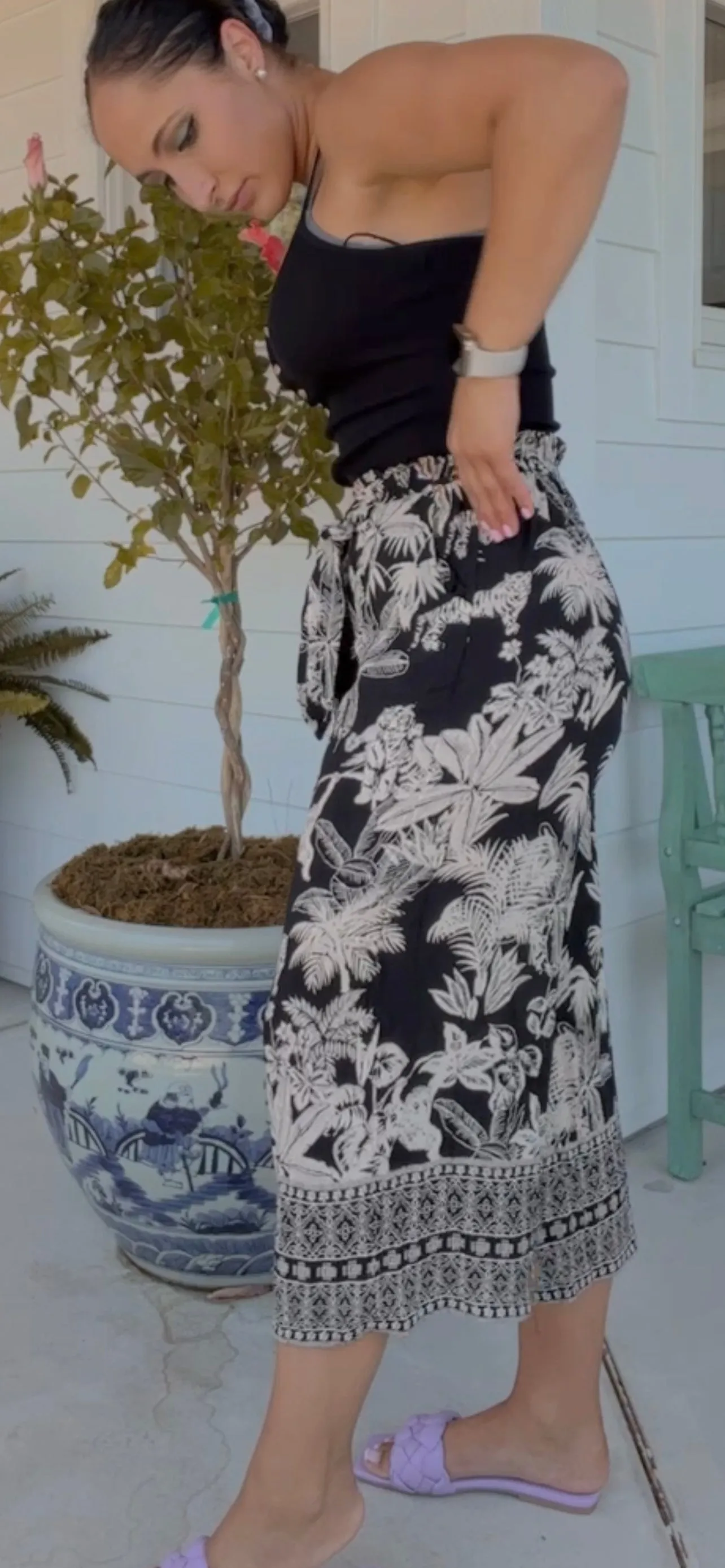 Flowy Black & White Floral Capris